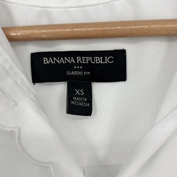 Banana Republic Factory Scalloped Sleeveless Top Women’s Size XS in White - EUC! - Picture 5 of 7